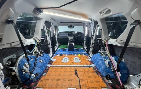 Toyota Land Cruiser Prado 150 рестайлинг 2, 2018 год, 4 500 000 рублей, 19 фотография