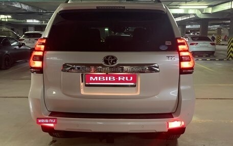 Toyota Land Cruiser Prado 150 рестайлинг 2, 2018 год, 4 500 000 рублей, 11 фотография