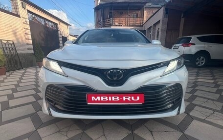 Toyota Camry, 2018 год, 2 630 000 рублей, 1 фотография