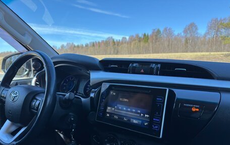 Toyota Hilux VIII, 2016 год, 2 800 000 рублей, 12 фотография