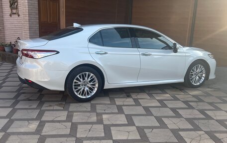 Toyota Camry, 2018 год, 2 630 000 рублей, 2 фотография