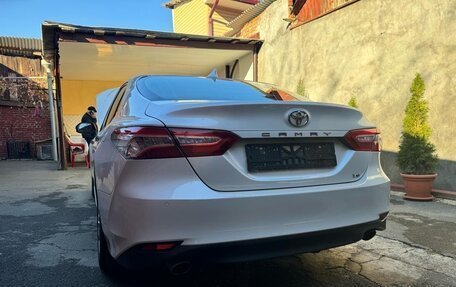 Toyota Camry, 2018 год, 2 630 000 рублей, 6 фотография