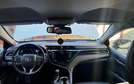 Toyota Camry, 2018 год, 2 630 000 рублей, 19 фотография