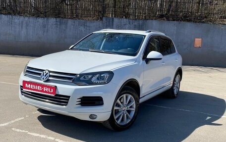 Volkswagen Touareg III, 2012 год, 1 690 000 рублей, 1 фотография