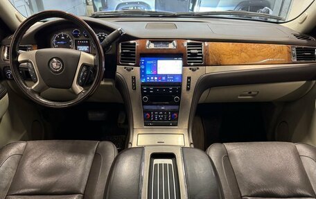 Cadillac Escalade III, 2011 год, 2 049 000 рублей, 12 фотография