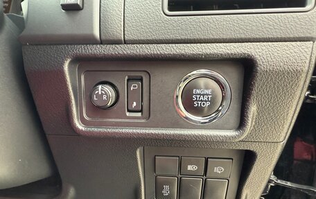 Toyota Land Cruiser Prado 150 рестайлинг 2, 2020 год, 4 295 000 рублей, 25 фотография