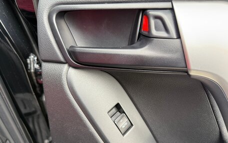 Toyota Land Cruiser Prado 150 рестайлинг 2, 2020 год, 4 295 000 рублей, 32 фотография