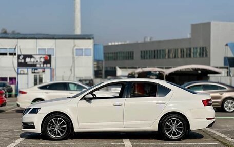 Skoda Octavia, 2021 год, 1 280 000 рублей, 5 фотография
