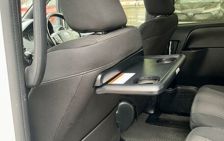 Toyota Voxy III, 2019 год, 2 549 000 рублей, 19 фотография