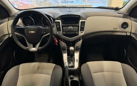 Chevrolet Cruze II, 2011 год, 890 000 рублей, 8 фотография