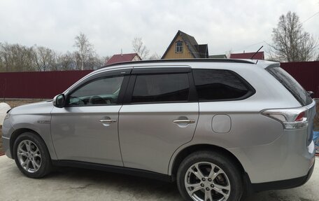 Mitsubishi Outlander III рестайлинг 3, 2013 год, 1 550 000 рублей, 4 фотография