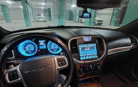 Chrysler 300C II, 2012 год, 1 600 000 рублей, 9 фотография