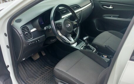 KIA Rio IV, 2018 год, 1 550 000 рублей, 8 фотография