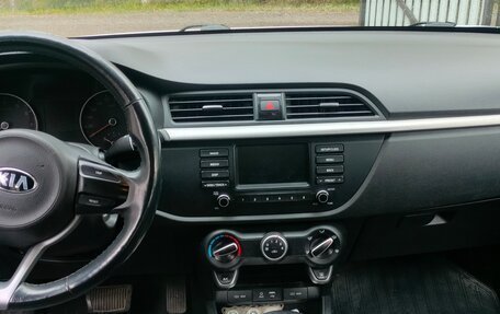 KIA Rio IV, 2018 год, 1 550 000 рублей, 7 фотография