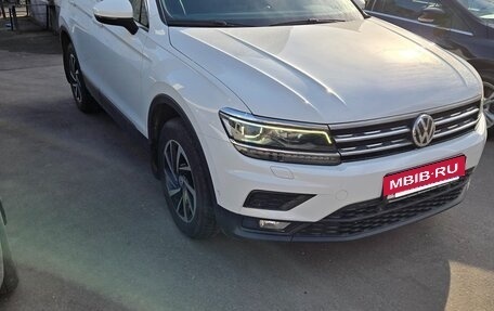 Volkswagen Tiguan II, 2018 год, 2 750 000 рублей, 2 фотография