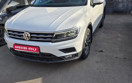 Volkswagen Tiguan II, 2018 год, 2 750 000 рублей, 3 фотография