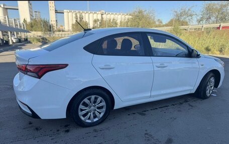 Hyundai Solaris II рестайлинг, 2019 год, 1 000 000 рублей, 10 фотография