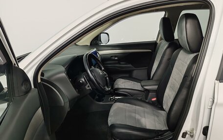 Mitsubishi Outlander III рестайлинг 3, 2014 год, 1 175 000 рублей, 13 фотография
