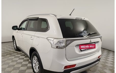 Mitsubishi Outlander III рестайлинг 3, 2014 год, 1 175 000 рублей, 6 фотография