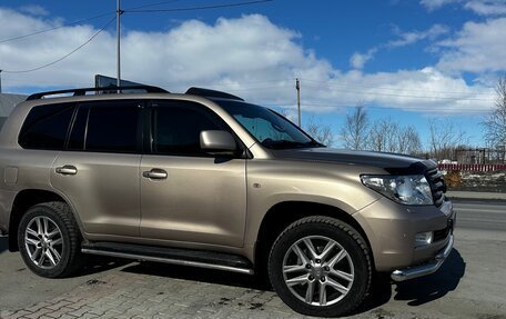 Toyota Land Cruiser 200, 2010 год, 3 000 000 рублей, 2 фотография