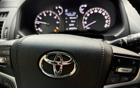 Toyota Land Cruiser Prado 150 рестайлинг 2, 2017 год, 4 980 000 рублей, 5 фотография