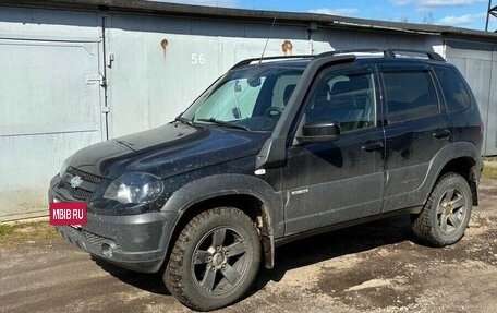 Chevrolet Niva I рестайлинг, 2017 год, 820 000 рублей, 2 фотография
