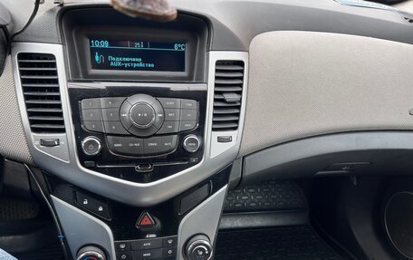 Chevrolet Cruze II, 2011 год, 900 000 рублей, 14 фотография