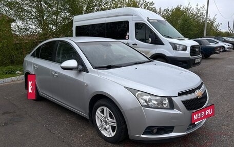Chevrolet Cruze II, 2011 год, 900 000 рублей, 3 фотография