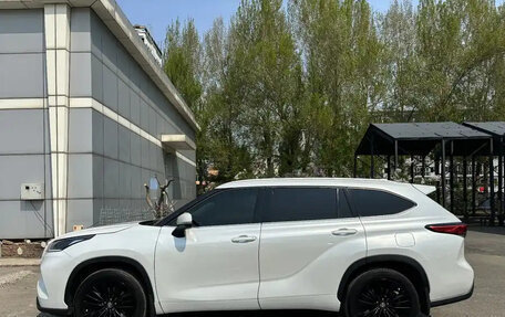 Toyota Highlander, 2022 год, 3 920 013 рублей, 4 фотография
