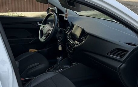 Hyundai Solaris II рестайлинг, 2022 год, 2 000 000 рублей, 5 фотография
