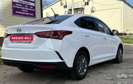 Hyundai Solaris II рестайлинг, 2022 год, 2 000 000 рублей, 2 фотография