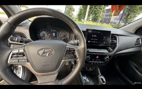 Hyundai Solaris II рестайлинг, 2022 год, 2 000 000 рублей, 9 фотография