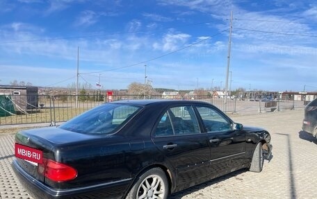 Mercedes-Benz E-Класс, 1998 год, 330 000 рублей, 6 фотография