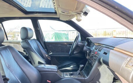 Mercedes-Benz E-Класс, 1998 год, 330 000 рублей, 9 фотография