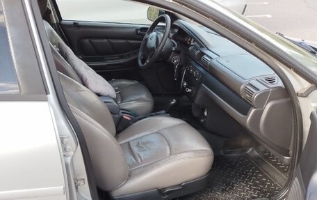 Dodge Stratus II, 2002 год, 490 000 рублей, 18 фотография