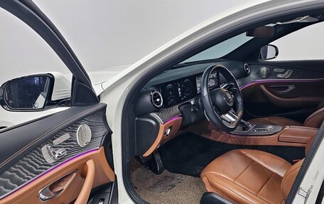 Mercedes-Benz E-Класс, 2022 год, 3 179 000 рублей, 10 фотография