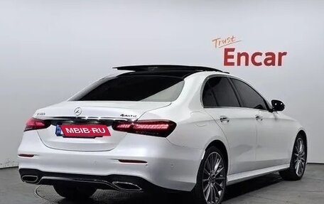 Mercedes-Benz E-Класс, 2022 год, 3 179 000 рублей, 4 фотография