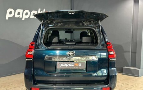 Toyota Land Cruiser Prado 150 рестайлинг 2, 2017 год, 5 059 000 рублей, 5 фотография