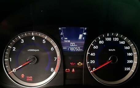 Hyundai Solaris II рестайлинг, 2011 год, 550 000 рублей, 16 фотография