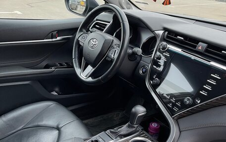 Toyota Camry, 2019 год, 2 400 000 рублей, 10 фотография