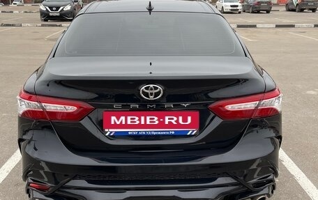 Toyota Camry, 2019 год, 2 400 000 рублей, 5 фотография