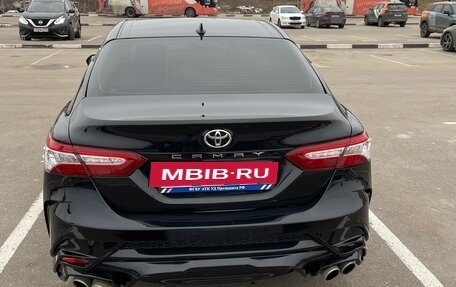 Toyota Camry, 2019 год, 2 400 000 рублей, 4 фотография