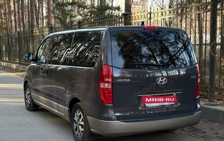 Hyundai H-1 II рестайлинг, 2019 год, 2 895 000 рублей, 23 фотография