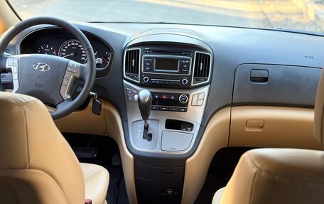 Hyundai H-1 II рестайлинг, 2019 год, 2 895 000 рублей, 34 фотография