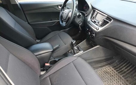 Hyundai Solaris II рестайлинг, 2017 год, 975 000 рублей, 7 фотография
