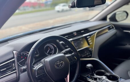 Toyota Camry, 2020 год, 2 800 000 рублей, 4 фотография