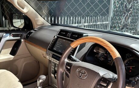 Toyota Land Cruiser Prado 150 рестайлинг 2, 2017 год, 4 900 000 рублей, 29 фотография