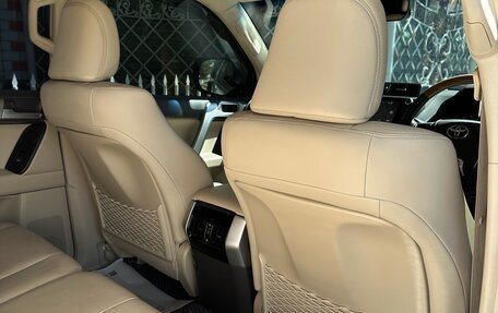 Toyota Land Cruiser Prado 150 рестайлинг 2, 2017 год, 4 900 000 рублей, 35 фотография