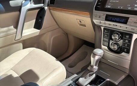 Toyota Land Cruiser Prado 150 рестайлинг 2, 2017 год, 4 900 000 рублей, 30 фотография