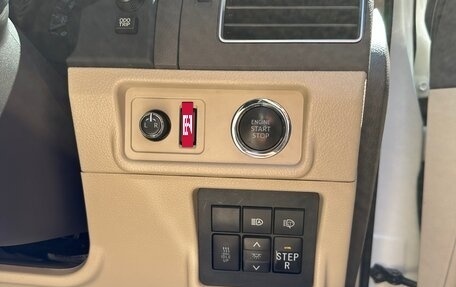 Toyota Land Cruiser Prado 150 рестайлинг 2, 2017 год, 4 900 000 рублей, 31 фотография
